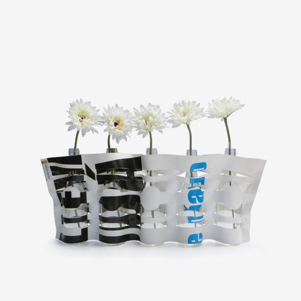 vase noir et blanc en bäche publicitaire recyclée