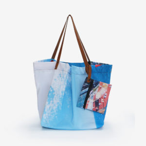 cabas de plage en toile publicitaire bleue