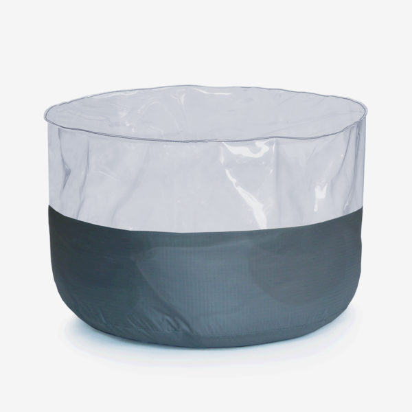 pouf rond transparent et toile parapente grise.