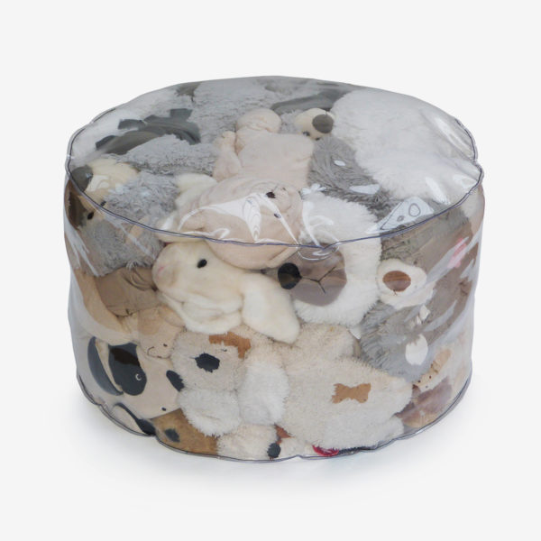 pouf rond transparent rempli de peluches.