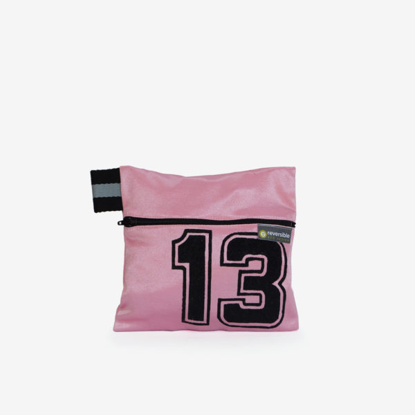 12 trousse rose en maillot de basket