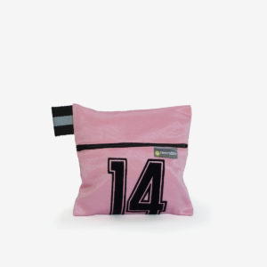 18 trousse rose en maillot de basket