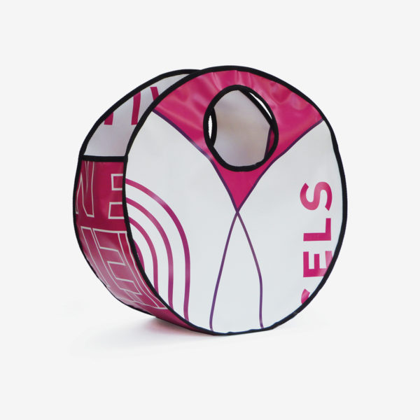 Dos de cabas rond en bâche publicitaire imprimé rose fuchsia.
