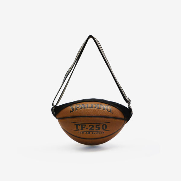 Sac en ballon de basket recyclé marron Spalding.