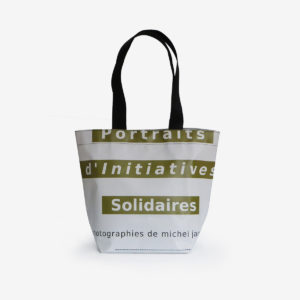 Sac cabas graphique en bâche publicitaire.