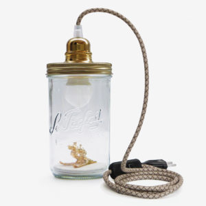 Lampe baladeuse fil beige couvercle doré en bocal de conserve en verre Le Parfait.