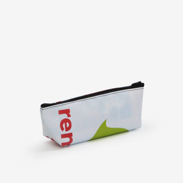 37 Dos de Trousse en bâche publicitaire recyclée graphique.