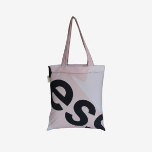 04 Tote bag en toile publicitaire recyclée blanche et rose.