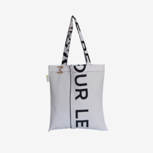 10 Tote bag en toile publicitaire recyclée blanche et graphique.