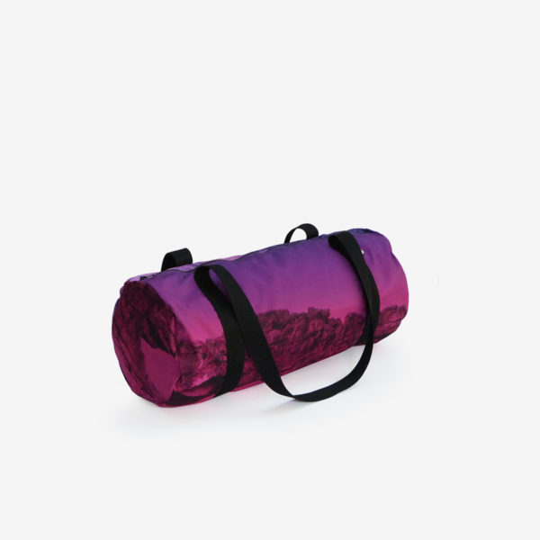 13 sac de sport en toile publicitaire violette.