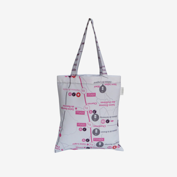 17 Dos de tote bag en toile publicitaire blanche et graphique.