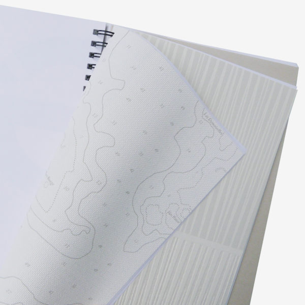 18 Pages intérieures de carnet en papier peint recyclé tons blancs.