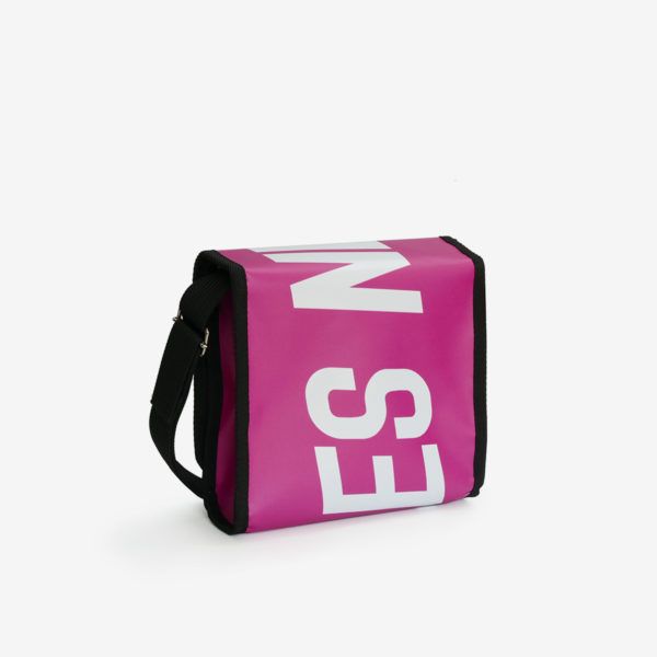 21 Dos de Sac besace carré en bâche publicitaire.