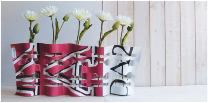 vase en bâche publicitaire recyclée.