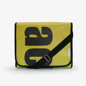 25 Sacoche graphique en bâche publicitaire jaune.