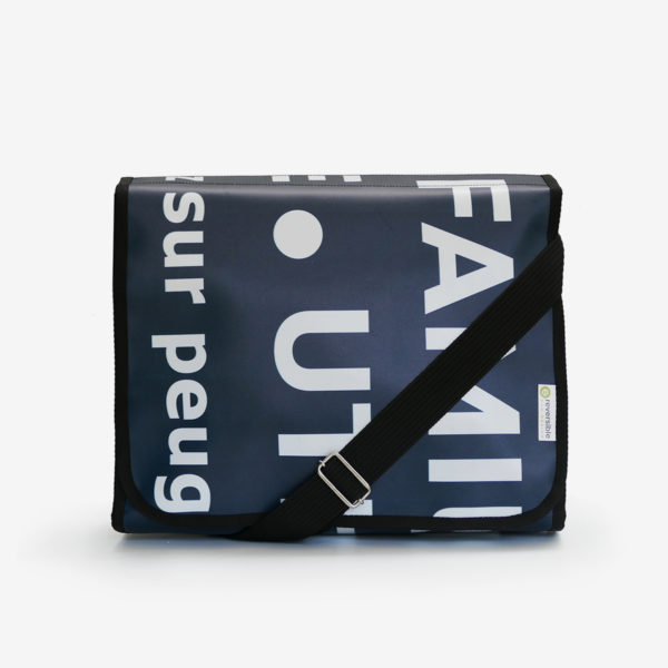7 surcyclage Sacoche graphique en bâche publicitaire noire.