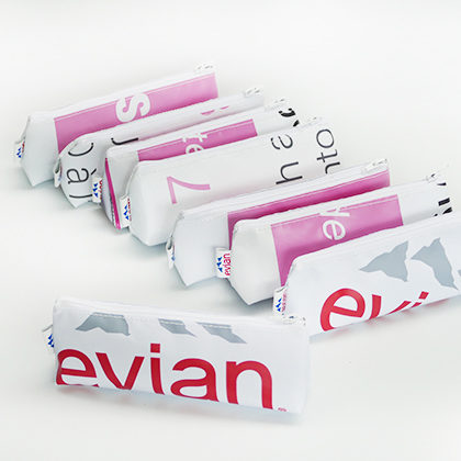 upcycling des bâches d'Evian en trousses