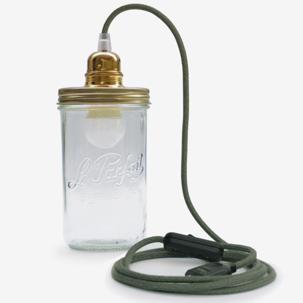 Lampe baladeuse fil gris vert couvercle doré en bocal de conserve en verre Le Parfait.