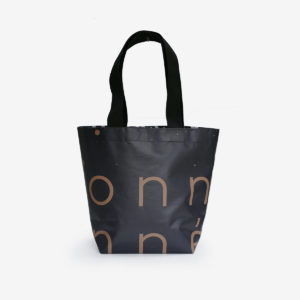 9 Sac cabas noir et or graphique en bâche publicitaire
