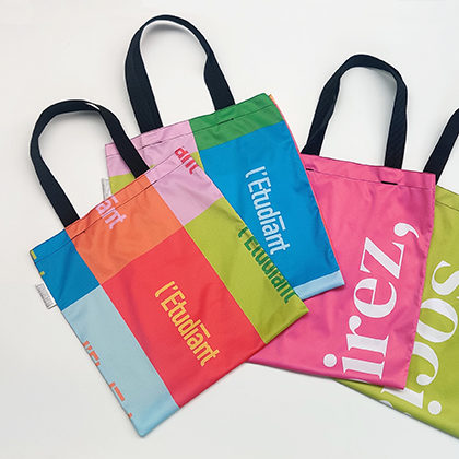 Upcycling en tote bag des toiles de stand de L'Etudiant.