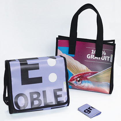 Seconde vie en sacs des bâches publicitaires de la ville de Grenoble.
