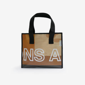 1 Sac cabas teintes beiges en bâche publicitaire recyclée.